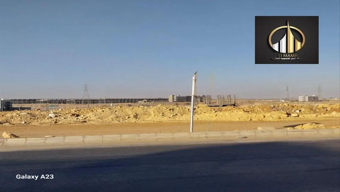 Land for sale, double-face, directly on the metro,
