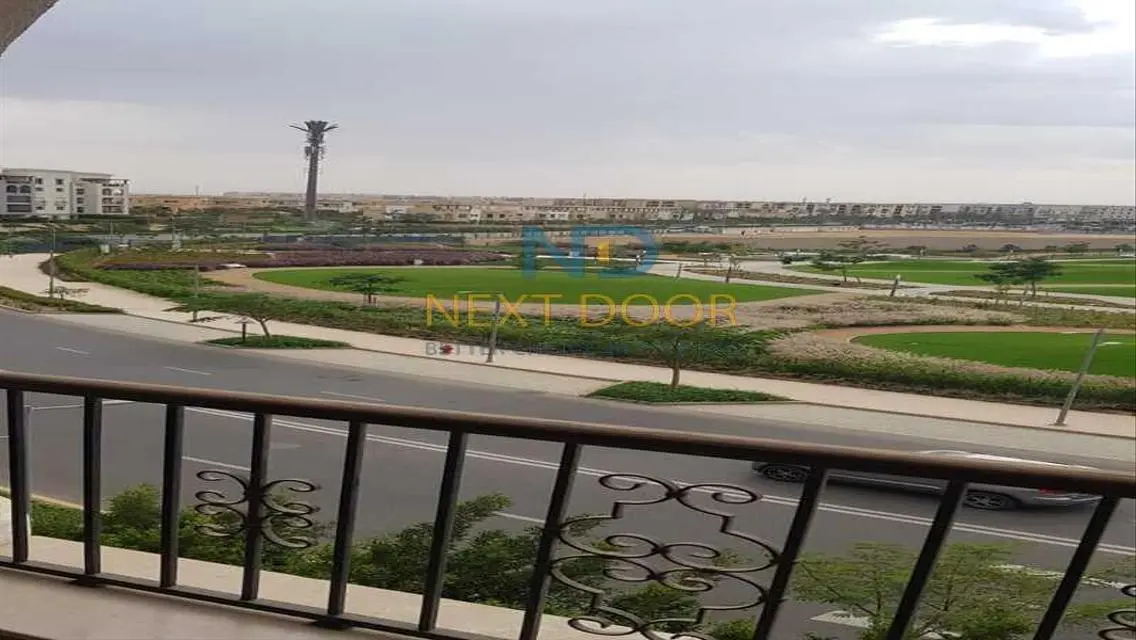 شقة مميزة للبيع في كمبوند ميفيدا بموقع مميز جدا