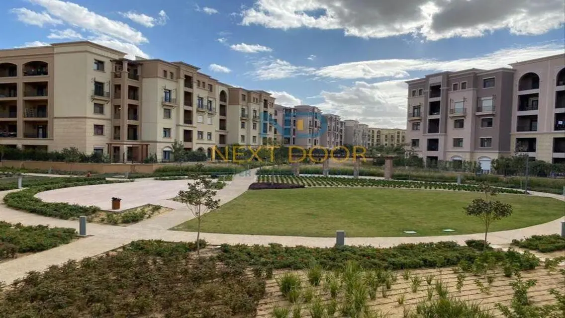شقة مميزة للبيع في كمبوند ميفيدا بموقع مميز جدا