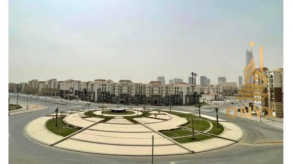 شقة فاخرة بمساحة واسعة مع حديقة خاصة