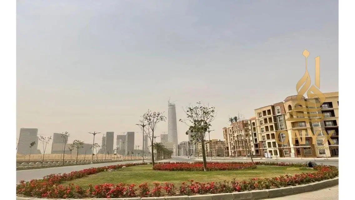 شقة فاخرة بمساحة واسعة مع حديقة خاصة