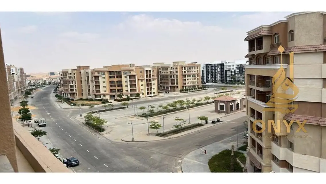 شقة فاخرة بمساحة واسعة مع حديقة خاصة