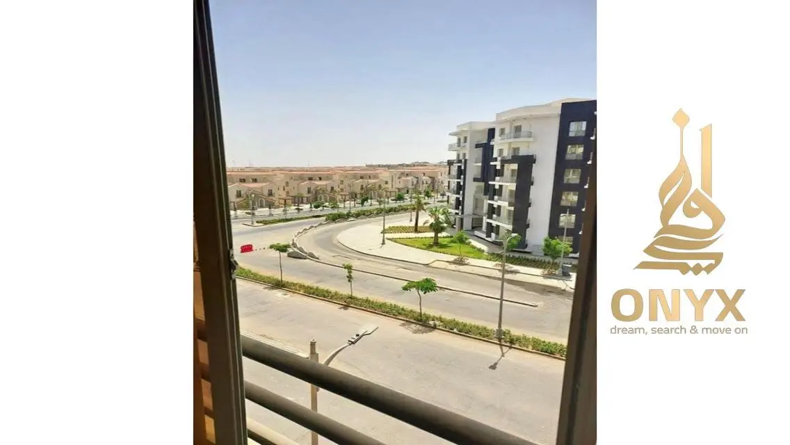 شقة فاخرة بمساحة واسعة مع حديقة خاصة
