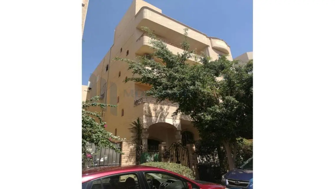عمارة للبيع بالحي الاول 6 اكتوبر 315 م