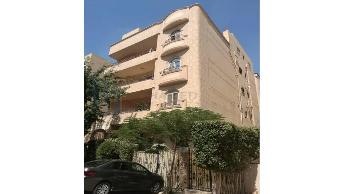 عمارة للبيع بالحي الاول 6 اكتوبر 315 م