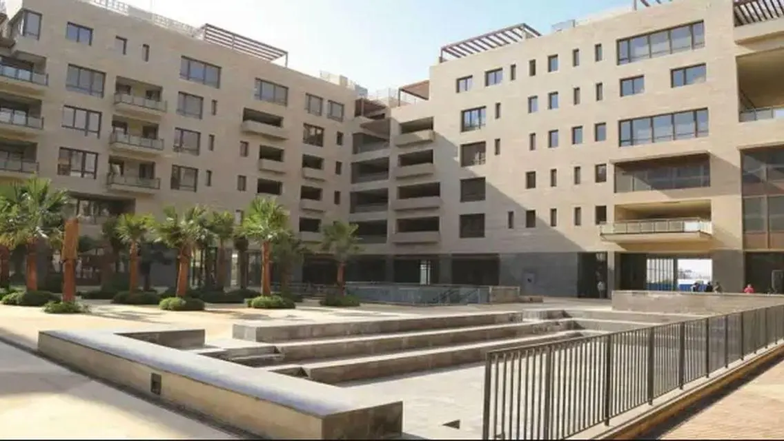 شقة فوري متشطبة+التكييفات+المطابخ في بيفرلي هيلز