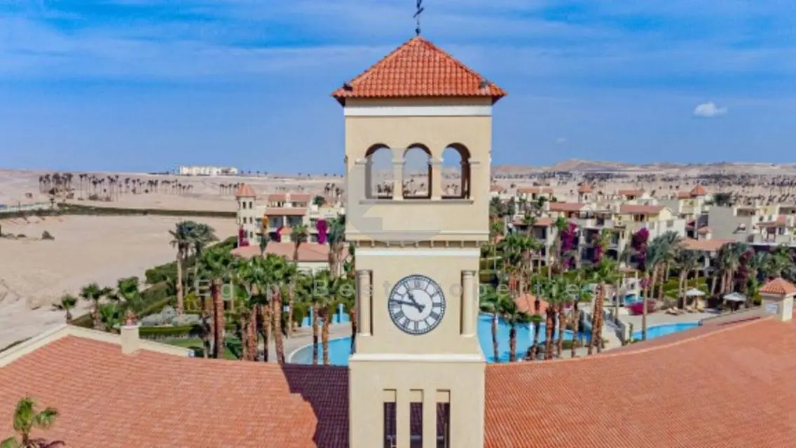 شاليه مطل علي البحر بموقع مميز جدا وبالتقسيط