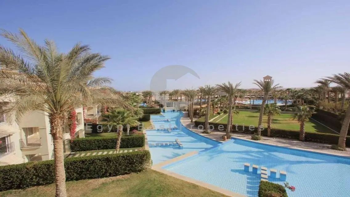 شاليه مطل علي البحر بموقع مميز جدا وبالتقسيط