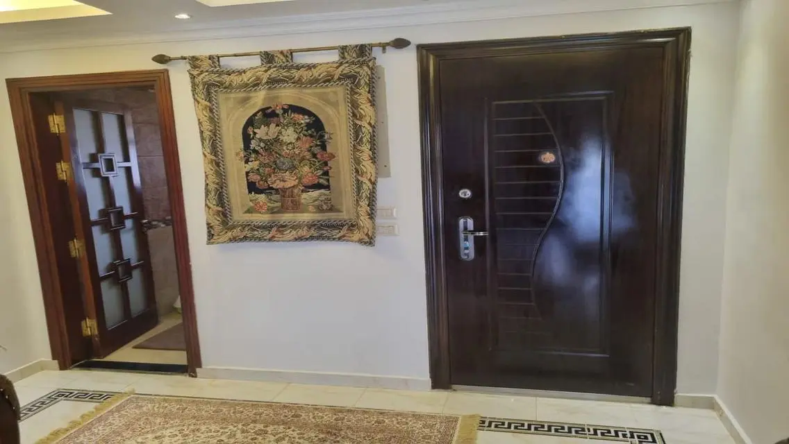 شقة للبيع فى مدينتى 211م تشطيب خاص بالتكييفات والم