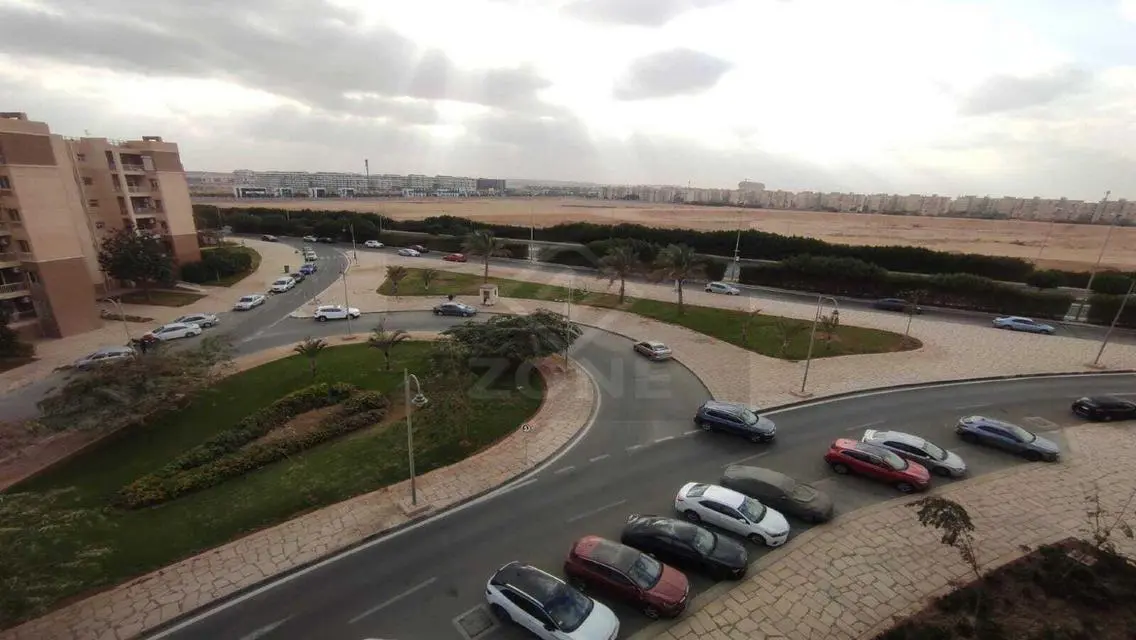 شقه للايجار بمدينتي 200 م موقع مميز b11 فيو جاردن