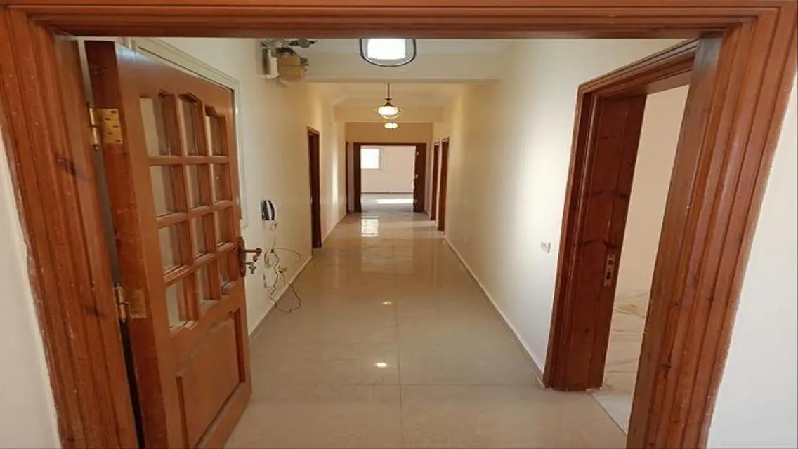 شقة  سكنية للإيجار  –  موقع مميز بشرق الأكاديمية