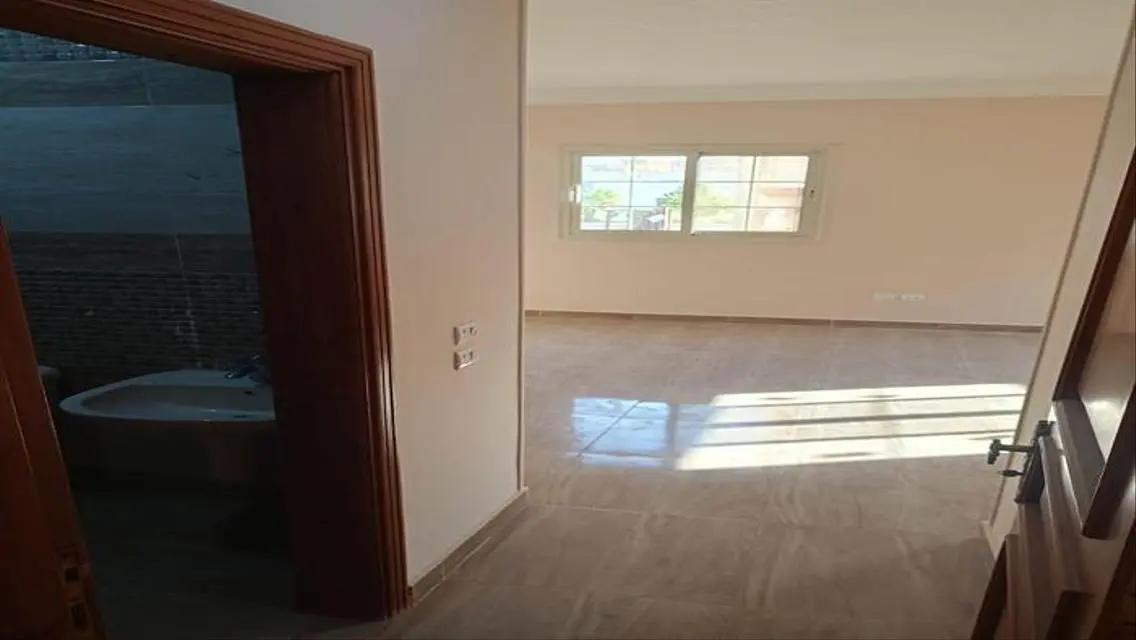 شقة  سكنية للإيجار  –  موقع مميز بشرق الأكاديمية