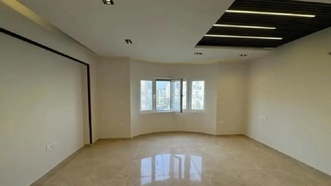 First use / with kitchen and Ac /distinctive view 