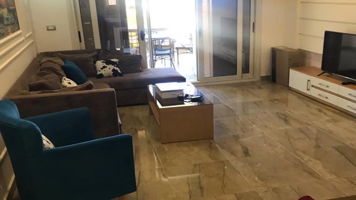 شاليه فيو مفتوح خطوات للبحيره الرمليه بمارينا٦