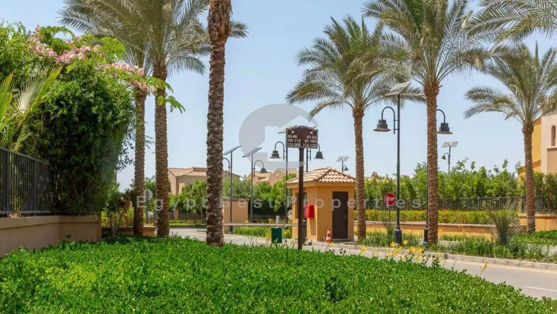 3 غرف بالتكيفات ميفيدا التجمع الخامس استلام فوري