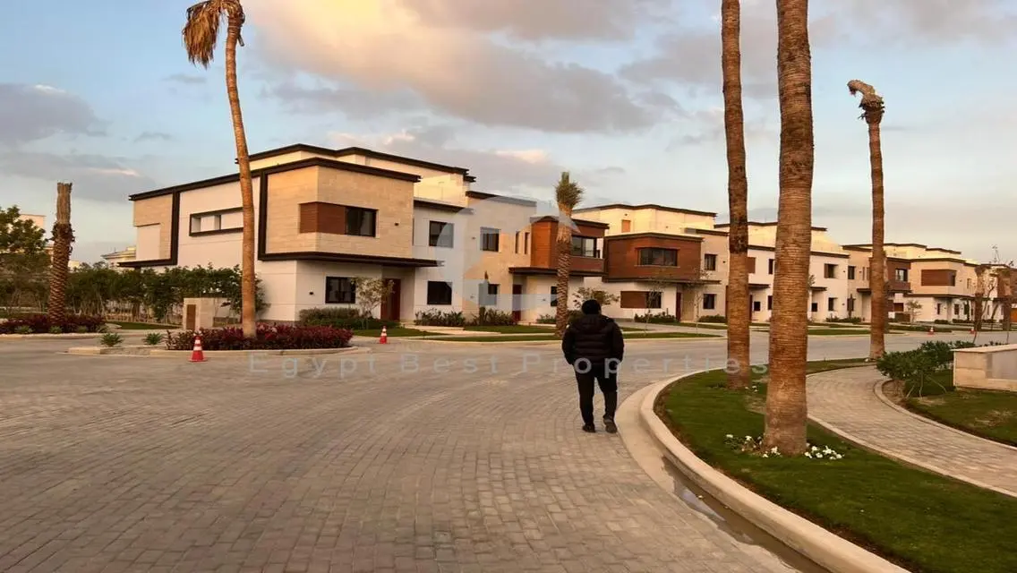 Hot price townhouse with prime location at azzar