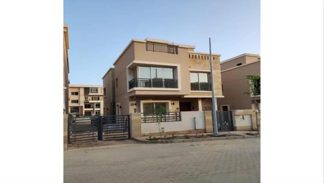 Own 158m villa + largest garden on Suez Road