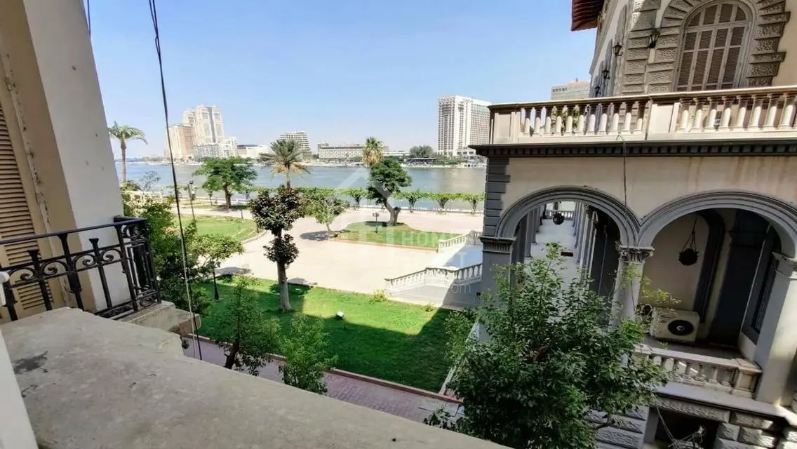 شقة للايجار في مبنى تاريخي بزمالك