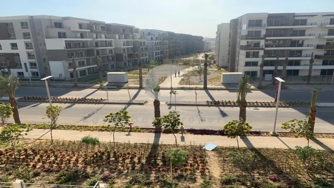 Apartment resale ready to move at palm hills cairo