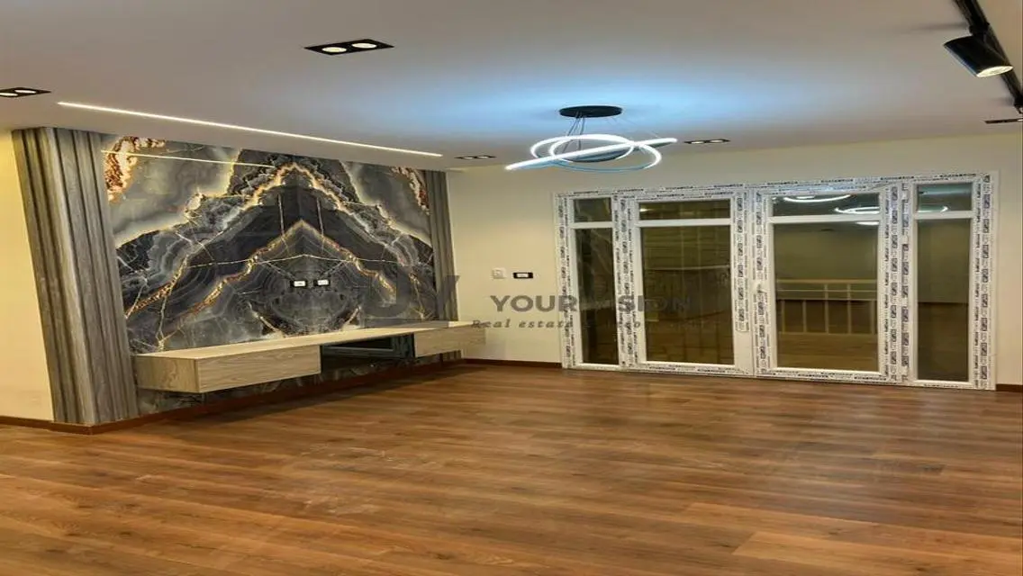 Luxury Apartment in -96-b11 with Private Garden