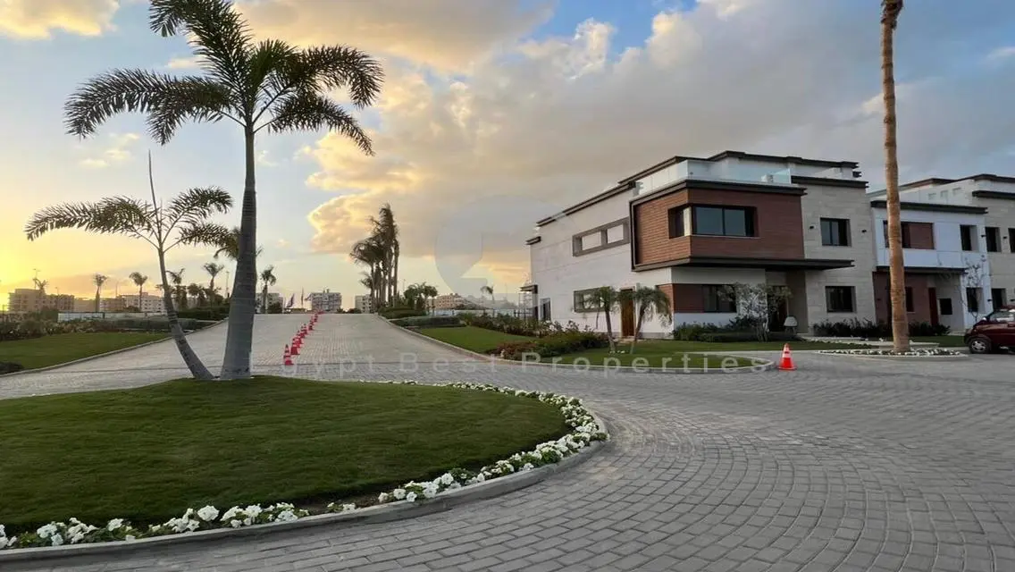 Townhouse corner prime location in azzar 2 resale
