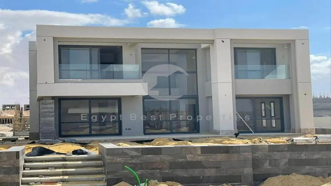 شالية للبيع استلام فوري صف اول علي البحر بالتقسيط