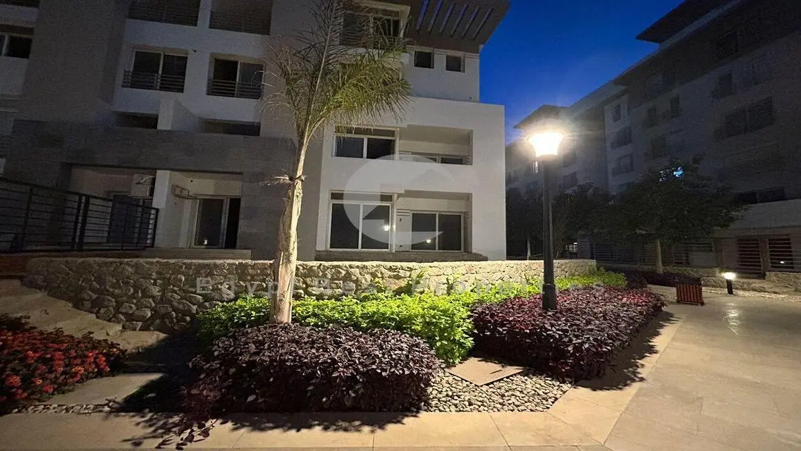 Apartment with Prime Location at Hyde Park Resale