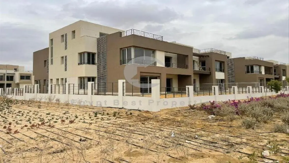 فيلا عائلية بحديقةريسيل في بالم هيلز نيو كايرو