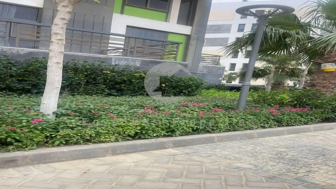 شقه ارضى بحديقة خاصه للبيع كمبوند ذا ايكون ريزيدنس