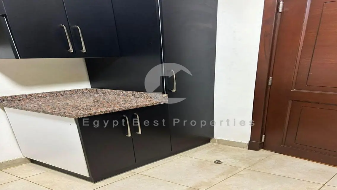 شقة للايجار كمبوند ميفيدا اعمار