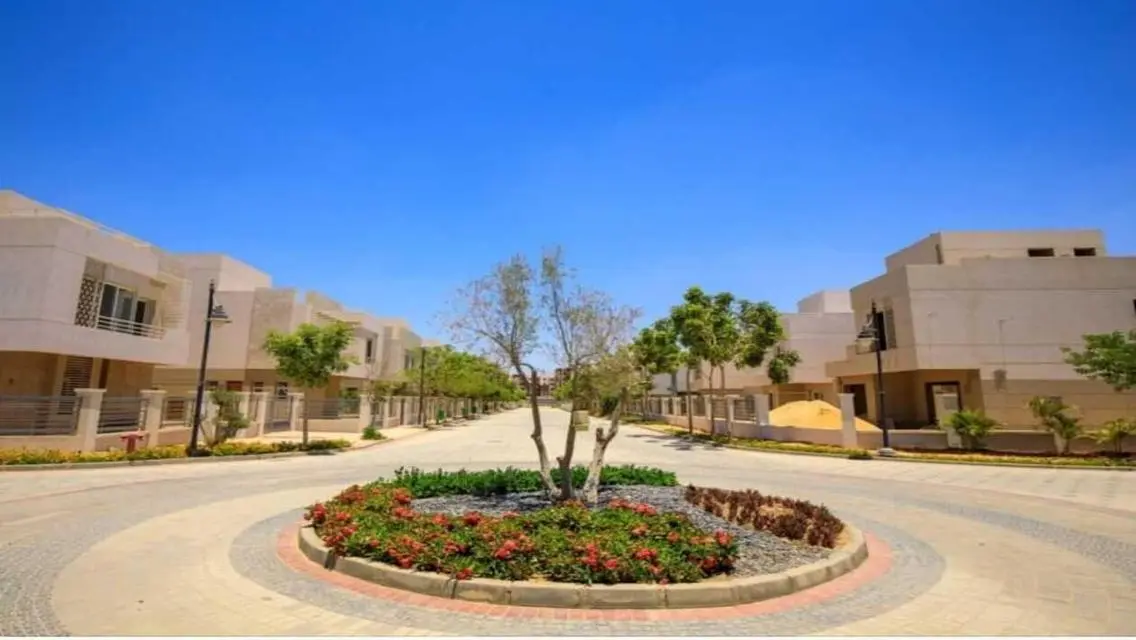 Luxurious Villa with Private Garden and Shared Pool in Prime Location