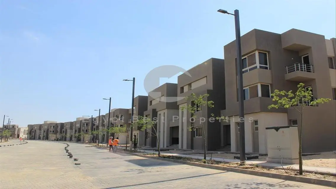 Town house with open view and very prime location