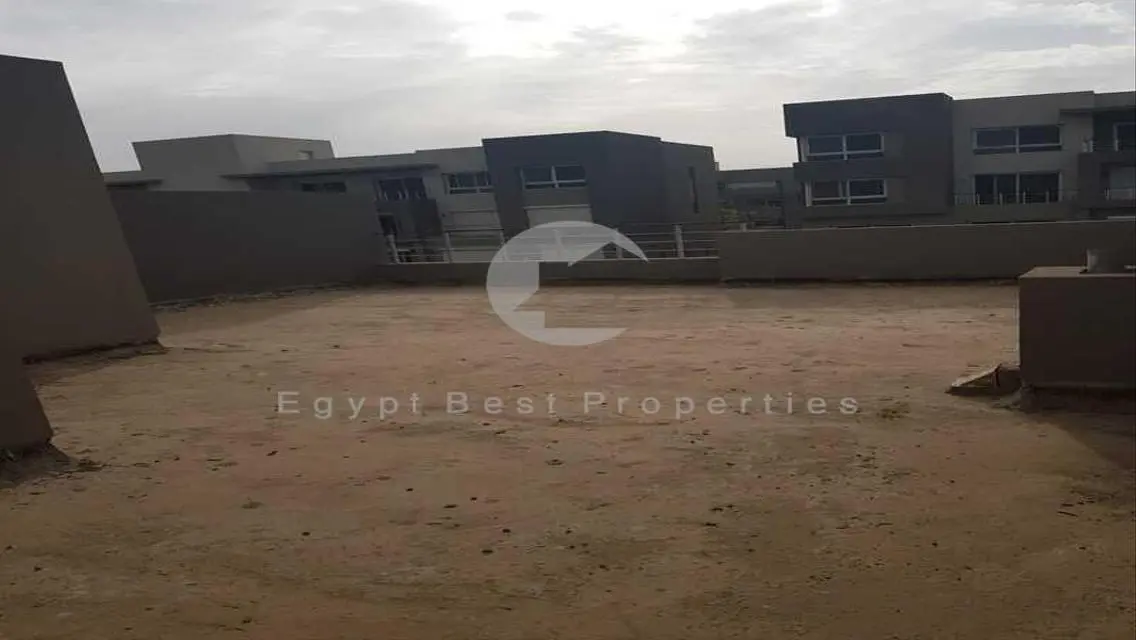Town house with open view and very prime location