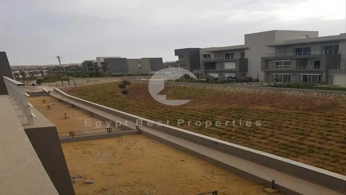 Town house with open view and very prime location
