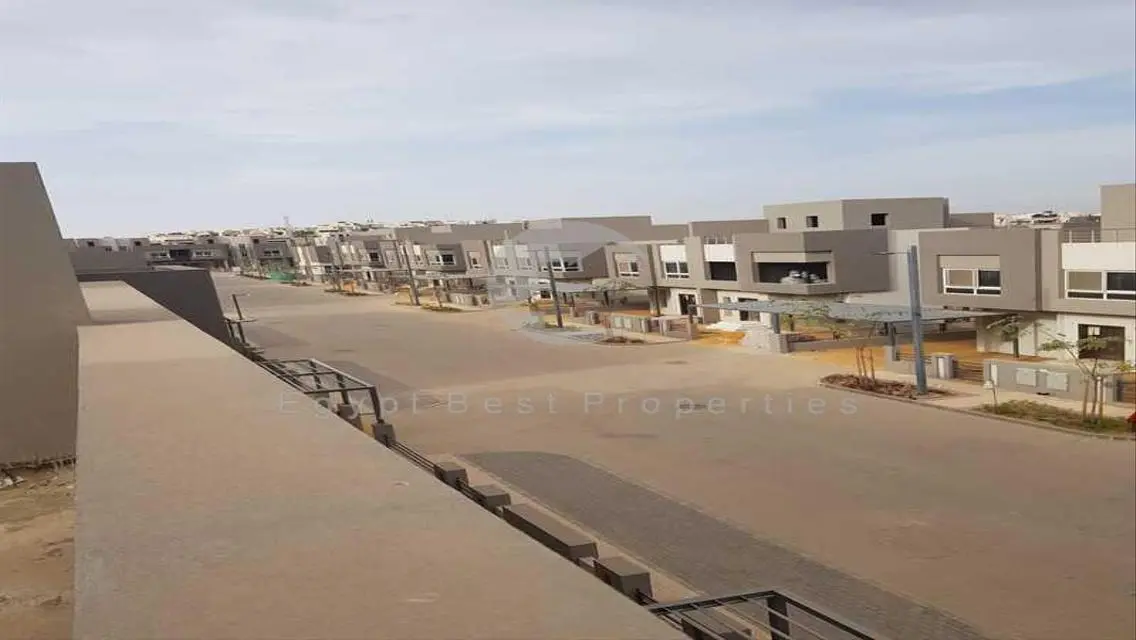 Town house with open view and very prime location