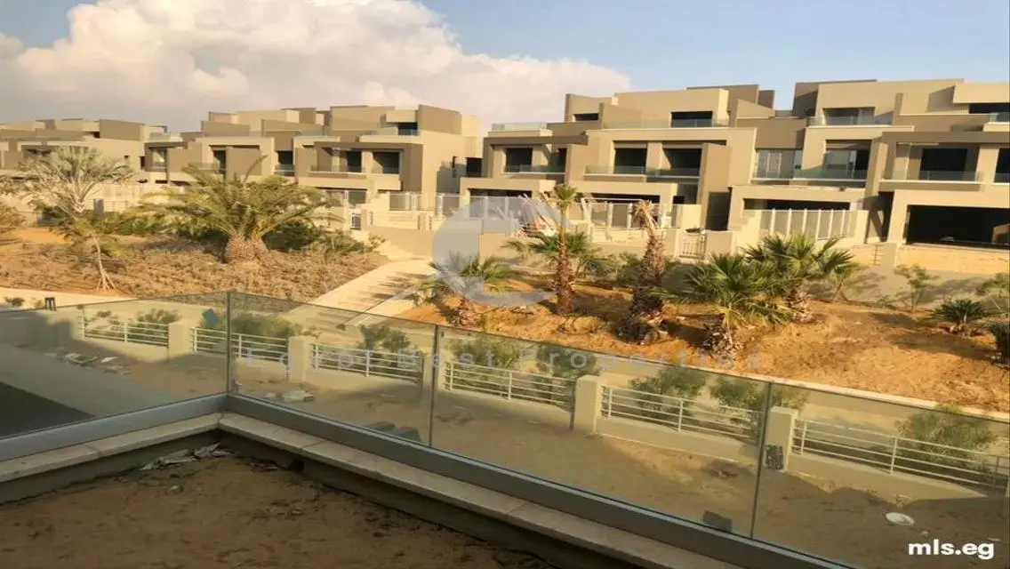 فاميلى هاوس جاردن للبيع فى بالم هيلز نيو كايرو