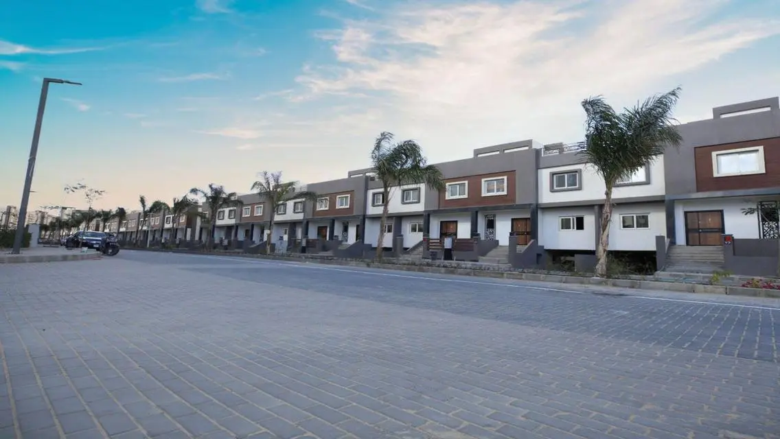 Rock-Eden | Luxurious Apartment with Balcony and Shared Pool