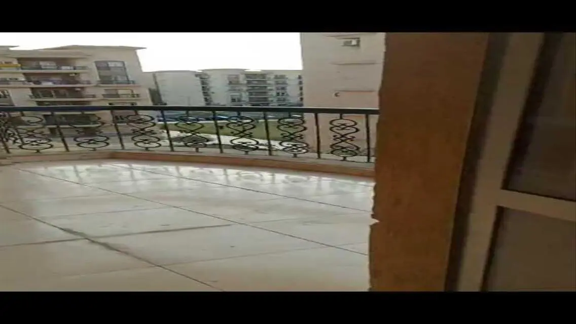 للايجار شقة مميزة  قريبة من السوق الشرقي في الرحاب