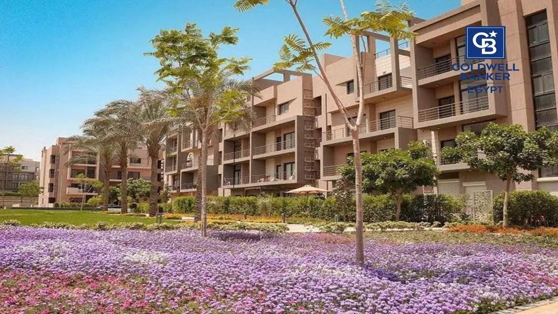 شقة في موقع متميز جدا بكمبوند فيفث سكوير المراسم