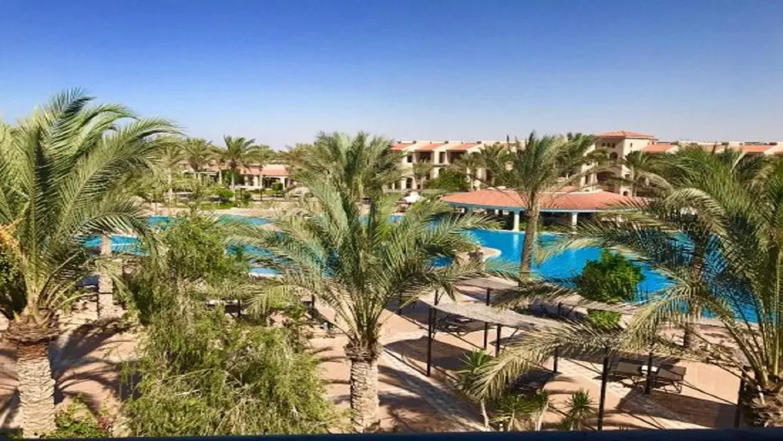 Resale one story villa in almaza first row phase 1