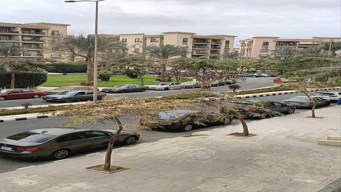 للايجار شقة 99 متر خطوات لمول افنيو في الرحاب