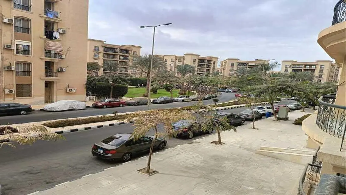 للايجار شقة 99 متر خطوات لمول افنيو في الرحاب