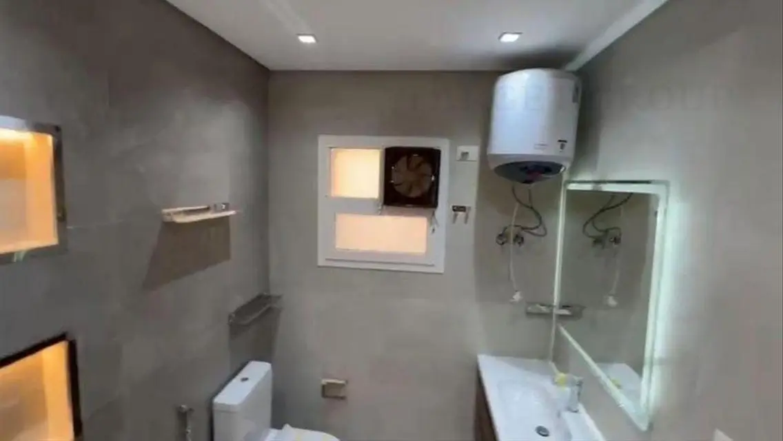 شقه غير مفروشه الترا مودرن اول سكن
