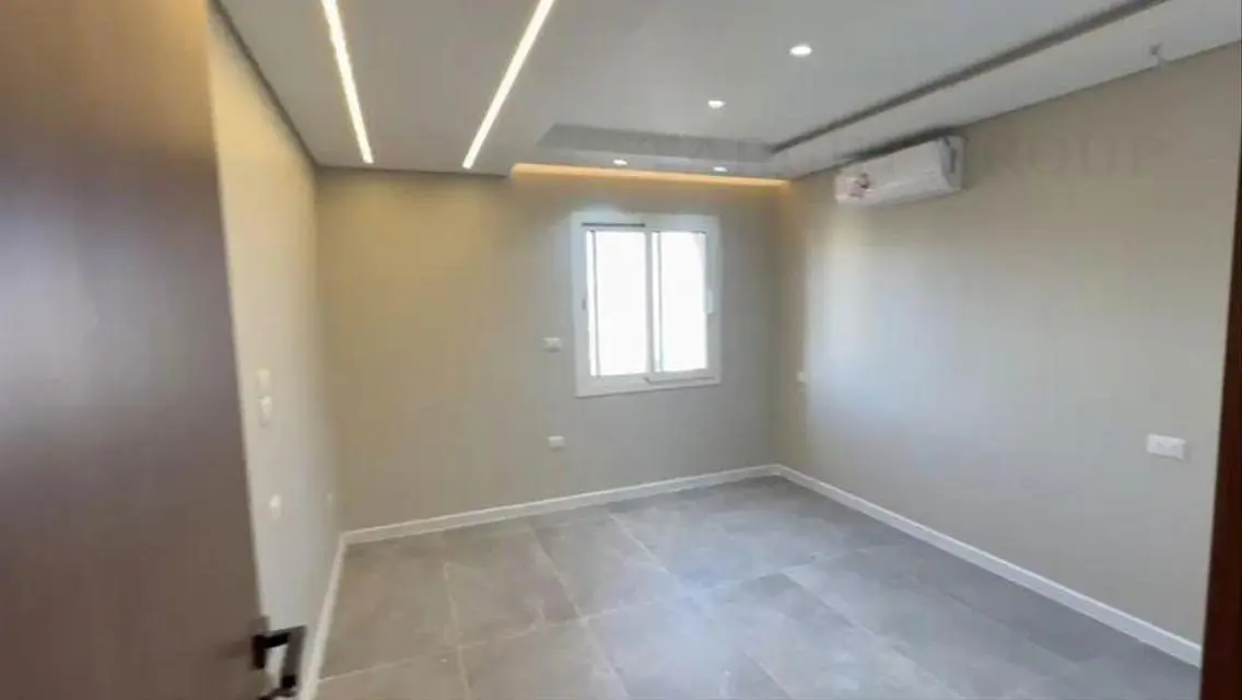 شقه غير مفروشه الترا مودرن اول سكن