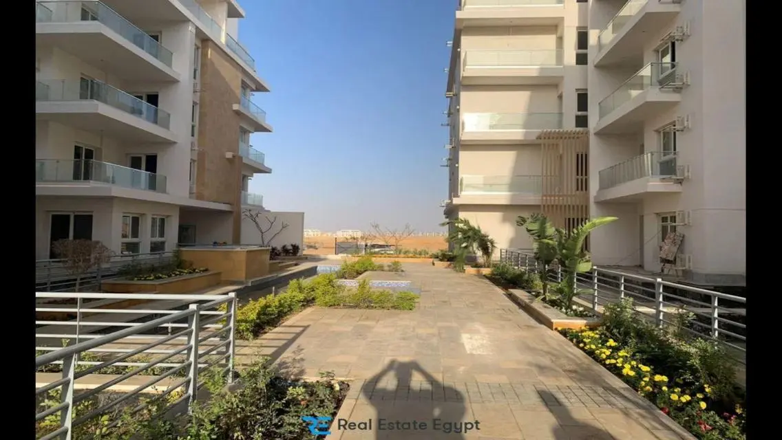 i villa roof for sale in club park oct