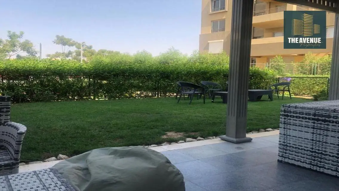 دوبلكس مفروش بالكامل للبيع في بالم باركس