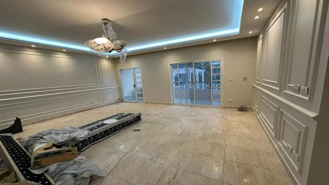 For rent, a four-story villa with special finishin