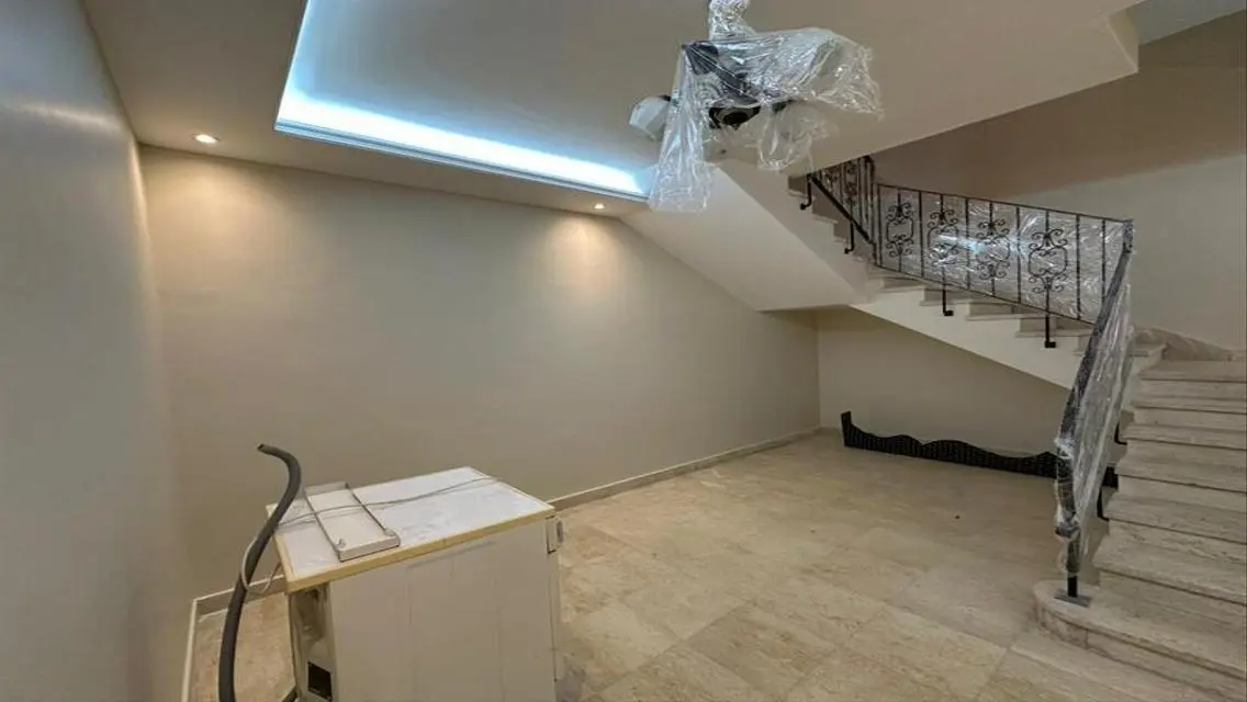 For rent, a four-story villa with special finishin
