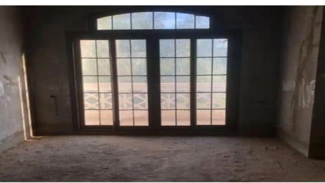 For sale, a Prime Location villa in Hyde Park
