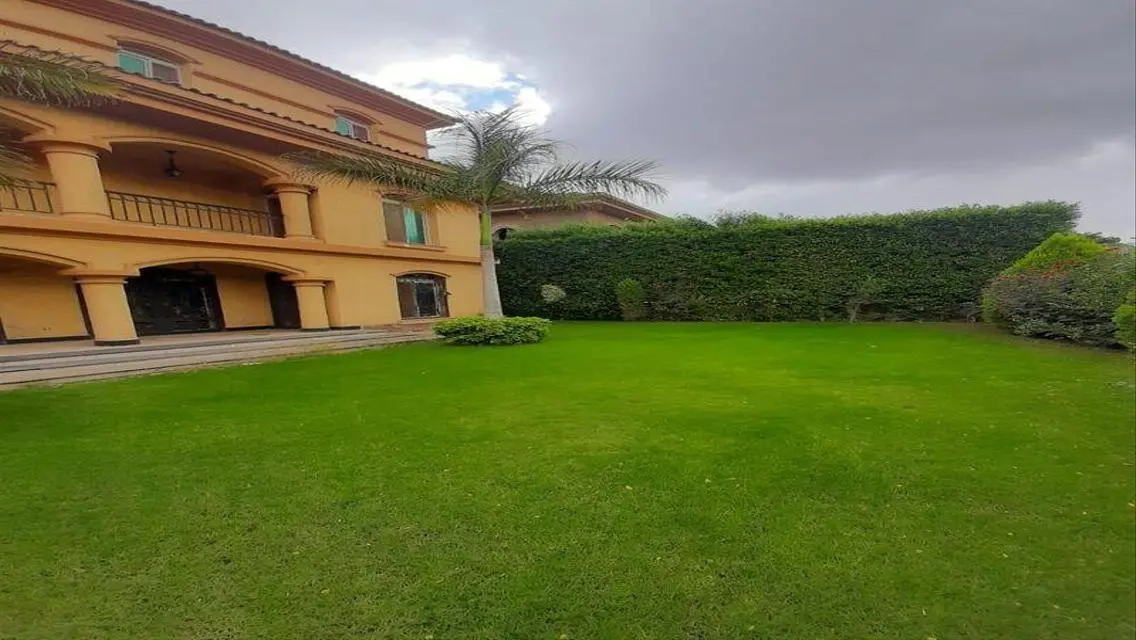 The largest villa for rent in the best phases of R